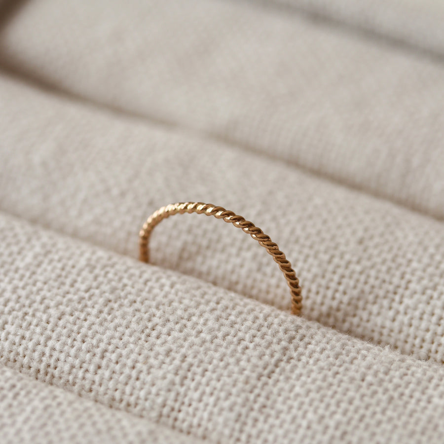 Twist Ring
