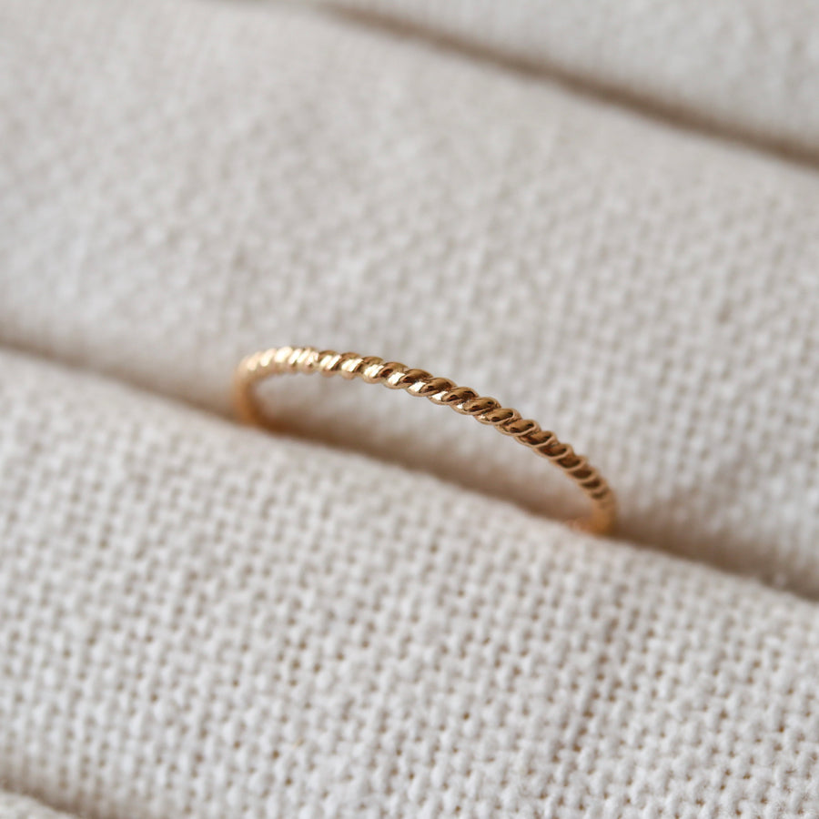 Twist Ring