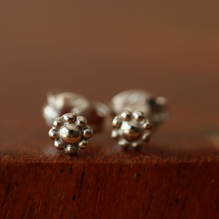 Daisy Studs